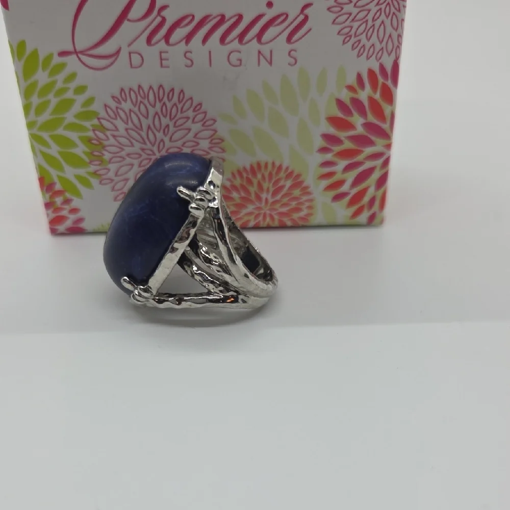 Premier Designs Silver Ring with Deep Blue Stone - Picture 2 of 4